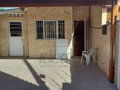 Imagem 2 de 15 de Jd. Corumbá - Casa Com 2 Dormitórios E Churrasqueira - 1157