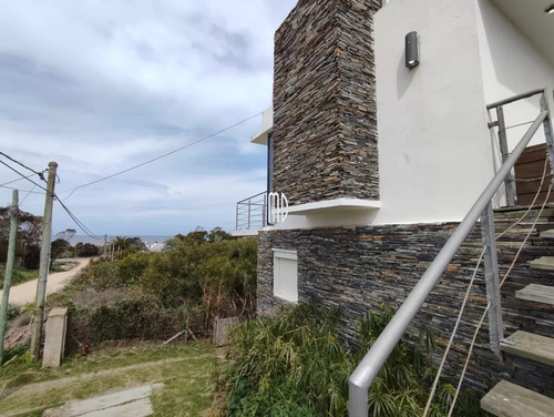 Hermosa Casa En Punta Piedras, Con Vista Al Mar.ref: 5581