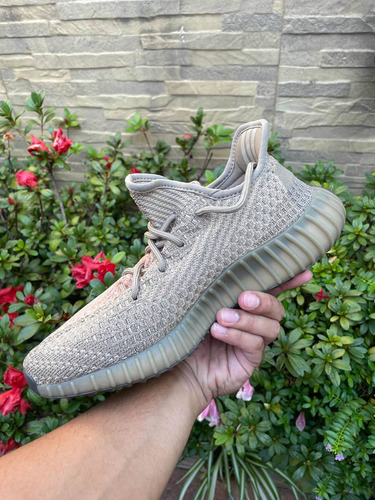 Imagem 3 de 10 de Yeezy 350 V2 Sand Taupe Original