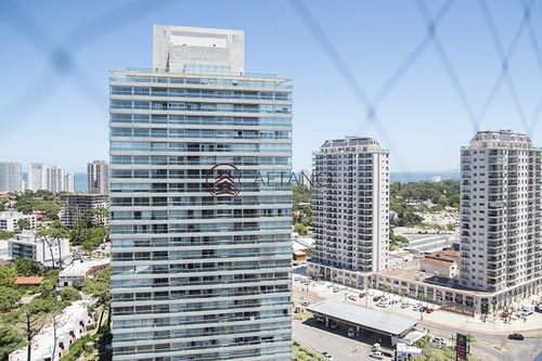 Hermoso Penthouse Con Vista Al Mar.- Ref: 2540