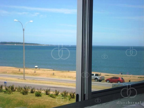 Imagen 10 de 12 de Apartamento En Primera Linea, Playa Mansa, 2 Dormitorios *