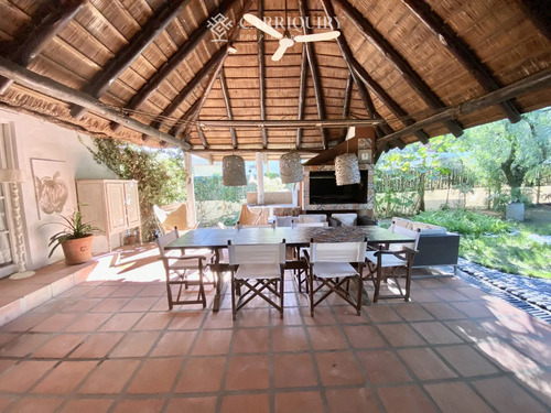 Venta De Casa En Pinares, Cuenta Con 4 Dormitorios. Pinares, Punta Del Este