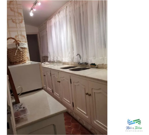 Casa En Venta. A Seis Cuadras Del Mar. Cuenta Con Tres Dormitorios.