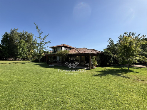 Casa Chilena, Parcela En Condominio. 5d+4b + Servicios.