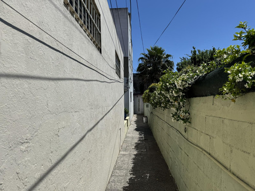 Ph Por Pasillo De 3 Ambientes Con Quincho Y Patio En Morón