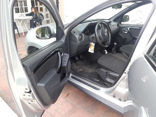 Imagen 7 de 10 de Renault Duster 2018 1.6 Ph2 4x2 Privilege