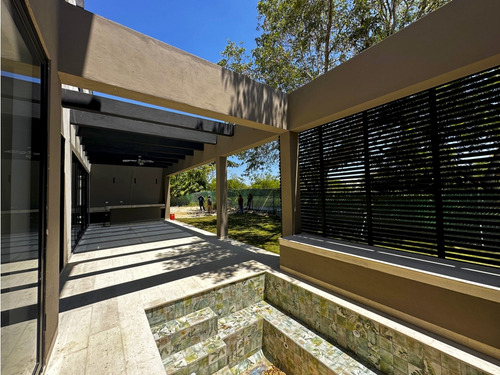 Renta De Residencia En Yucatán Country Club, A Estrenar