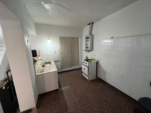 Casa En Venta - 2 Dormitorios 1 Baño - Cocheras - 300mts2 - La Plata