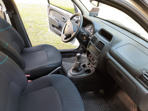 Imagem 8 de 11 de Renault Clio 2015 1.0 16v Expression Hi-power 5p