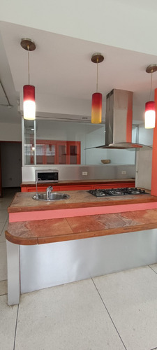 Casa Comercial En Alquiler En Lechería. Negociable