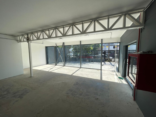 Arriendo Hermoso, Moderno Local A Pasos De Mall. Oportunidad