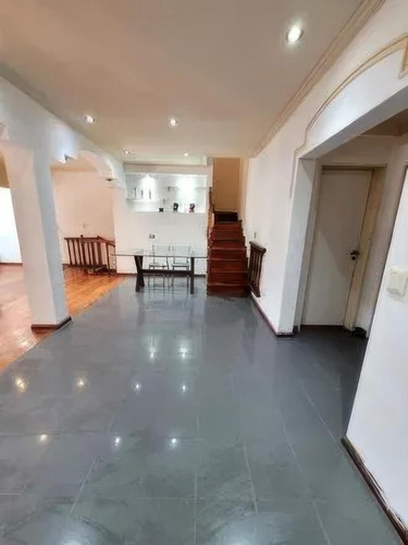 Casa En Venta - 2 Dormitorios 2 Baños - 220mts2 - Caseros