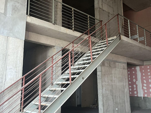 Local De 252m2 En Matucana Gran Flujo Peatonal