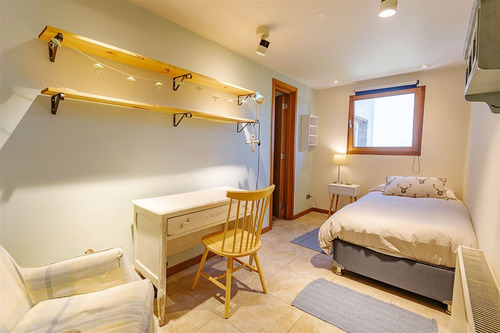 Casa En Venta De 8 Dorm. En Colina