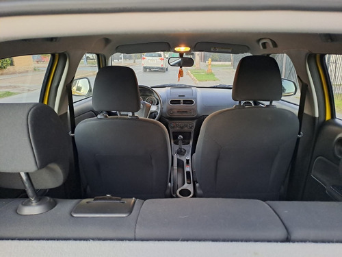 Imagen 10 de 15 de Auto Mg, Modelo Mg3 Mt Std, Color Amarillo