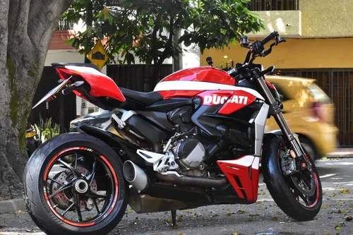 Ducati Streetfighter V2 2022