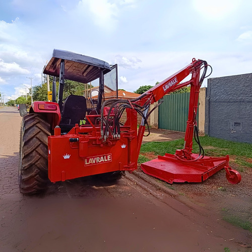 Trator 4x2 Agrale C/ Roçadeira Articulada Lavrale Rha150