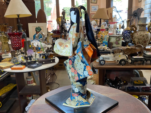 Boneca Gueixa Japonesa Antiga Em Porcelana Com Kimono (Usado)
