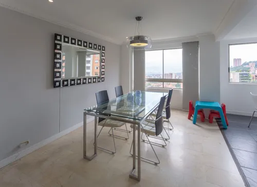 Apartamento En Venta En El Tesoro. Cod V15499