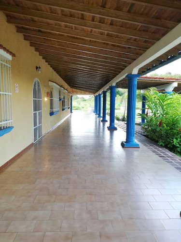 Mini Finca De 4 Hectáreas Con Hermosa Casa Campestre Y Espectaculares Áreas Sociales En Urbanización Privada En Venta Gg