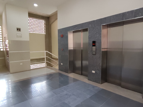 Vendo Oficina Doble Altura Obra Gris Centro Empresarial Lomas Del Sol