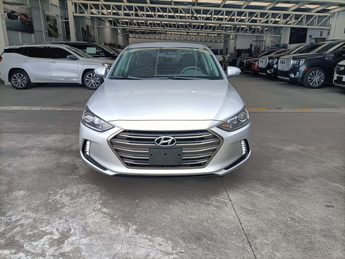 Imagen 8 de 13 de Hyundai Elantra 2018 2.0 Gls Premium At