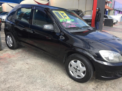 Imagem 2 de 11 de Chevrolet Celta 2013
