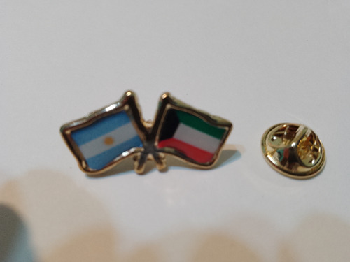 Pins Bandera Kuwait Dos Modelos De 2 Cms