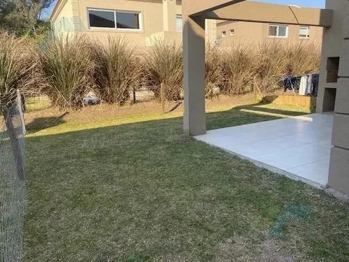Imagen 6 de 9 de Casa Tipo Duplex En Venta En Saravi Village, Pilar
