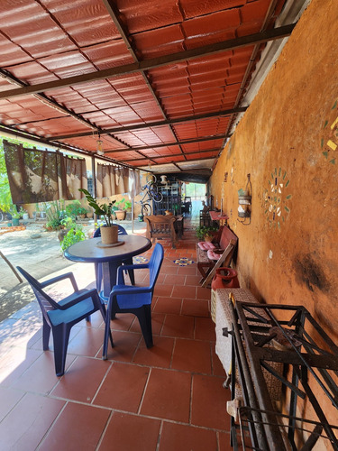 Amplia Casa Estilo Chana, La Comarca