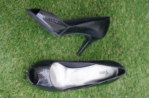 Zapatos Negros Para Dama Zapatillas No. 24 Usados