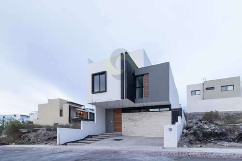 Casa En Zibatá Con Jardín Interno Y Roof Garden  Ig