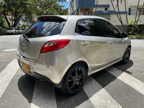 Mazda 2 1.5 Hatchback Automático 2010