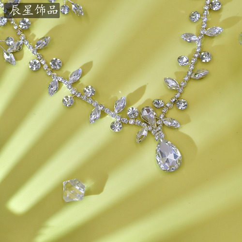 Diadema Nupcial Con Borlas Y Diamantes De Imitación, Diseño