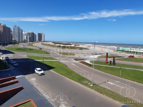 Imagen 3 de 20 de Apartamento En Venta Y Alquiler, Parada 1 Primera Línea De Playa Brava - Ref: 54414