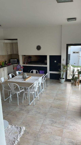Venta Casa De Tres Dormitorios En Country Terrazas De Villa Allende.