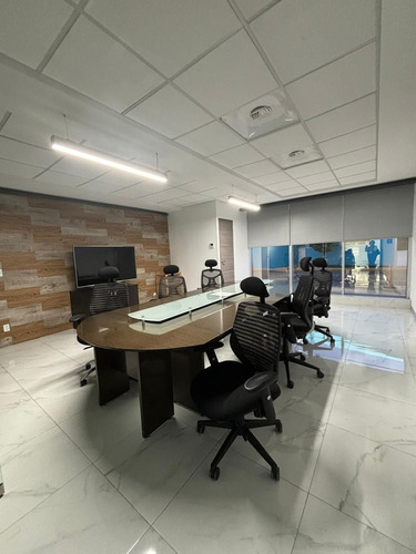 Oficina Renta, Novo Emerald Business And Health Center.