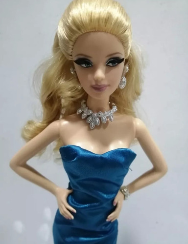 Muñeca Barbie The Look Red Carpet Vestido Azul, Sin Caja (Usado)