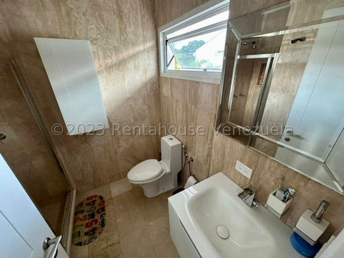 Ss: Vende Casa 23-31321 En La Lagunita De 827 M2, 8h/12b/25pe