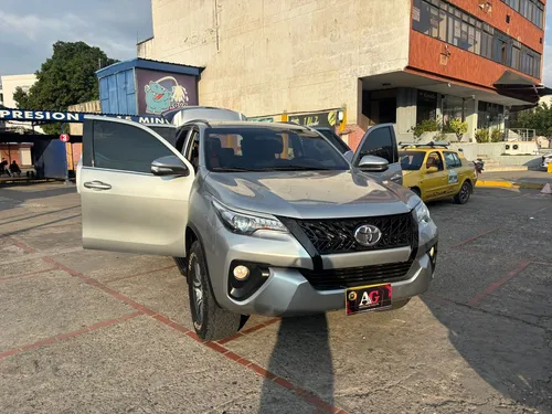 Toyota Fortuner Sw4 2.4 4x2 At Diesel