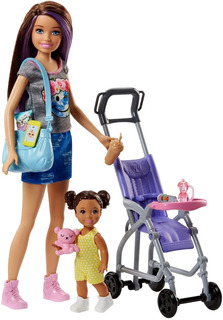 Mattel FXG96 Muñeco bebé rubio con accesorios Barbie Skipper 