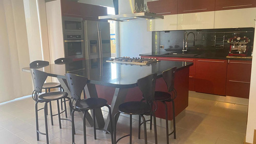 Casa En Venta En Lechería. Casas Bote B