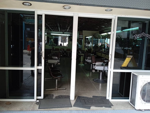 Vendo Local Y Fondo De Comercio Peluquería Y Barbería 44m2, 48 Años Hecho El Punto Comercial, Ubicado En San José De Cotiza, Muy Cerca Mercado De Las Flores Fuerzas Armadas. Se Venda Local Con Todo