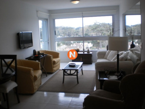 Apartamento En Alquiler, Mansa, Punta Del Este, 2 Dormitorios.