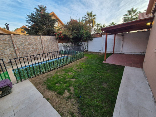 Arriendo Casa Con Piscina 4d 3b 1b 1e En Peñalolén.