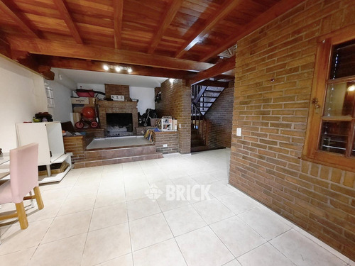 Casa Tipo Chalet En Lote De 432 M2 En Rodriguez Peña Al 900 - 3 Cocheras Piscina Quincho Parrilla