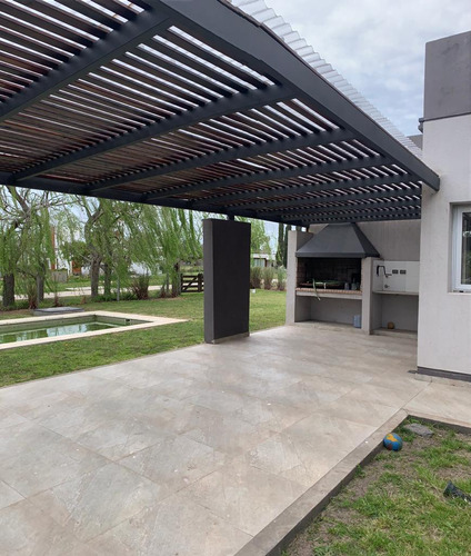 Casa En Country Lomas De City Bell Alquiler