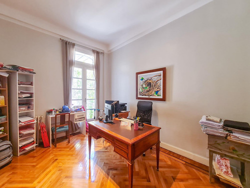 Imagen 11 de 27 de Departamento En Venta De 6 Ambientes , Muy Luminoso Y Tranquilo, Totalmente Reciclado! En Edificio Histórico Patrimonio De La Cuidad. Recoleta