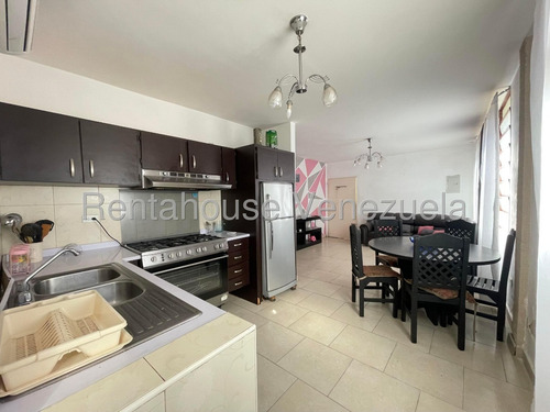 Casa En Alquiler En Zona Norte De Maracay Con Agua Constante Tanque Subterráneo Amoblada Cerco Eléctrico 3 Habitaciones 2 3 Baños Estacionamiento Nela 25-14786