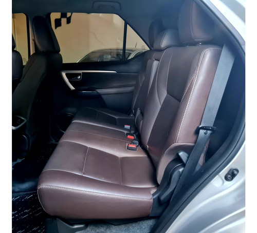 Toyota Hilux SW4 2.8 SRX 4X4 7 LUGARES 16V TURBO INTERCOOLER DIESEL 4P AUTOMÁTICO